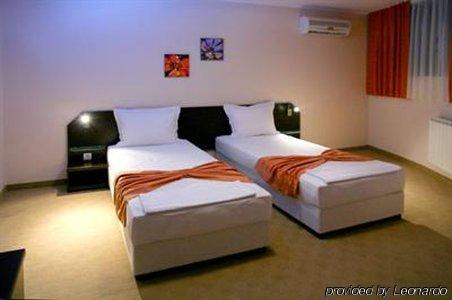 Riverside Family Hotel Yambol Quarto foto
