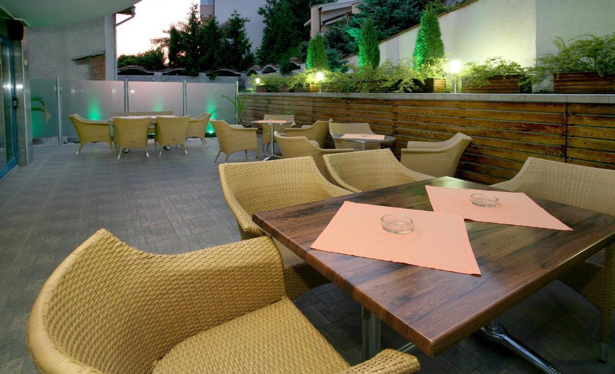 Riverside Family Hotel Yambol Restaurante foto